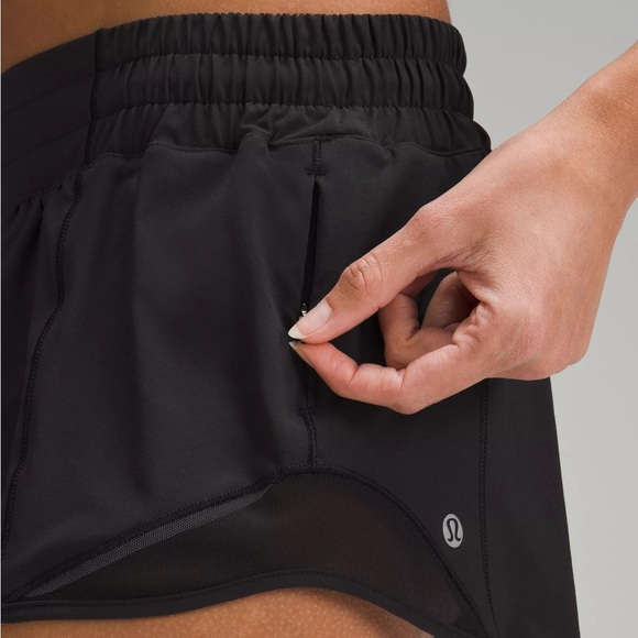 Lululemon hotty hot low rise lined Black Shorts Lightweight Performance - Picture 1 of 4